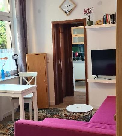 오버하우젠 Buedchen Am Rathaus-Parkplatz-Bett Und Schlafcouch-Eg-Netflix- 아파트 외부 사진
