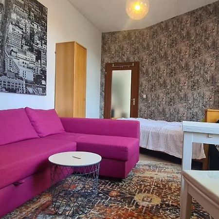 오버하우젠 Buedchen Am Rathaus-Parkplatz-Bett Und Schlafcouch-Eg-Netflix- 아파트 외부 사진